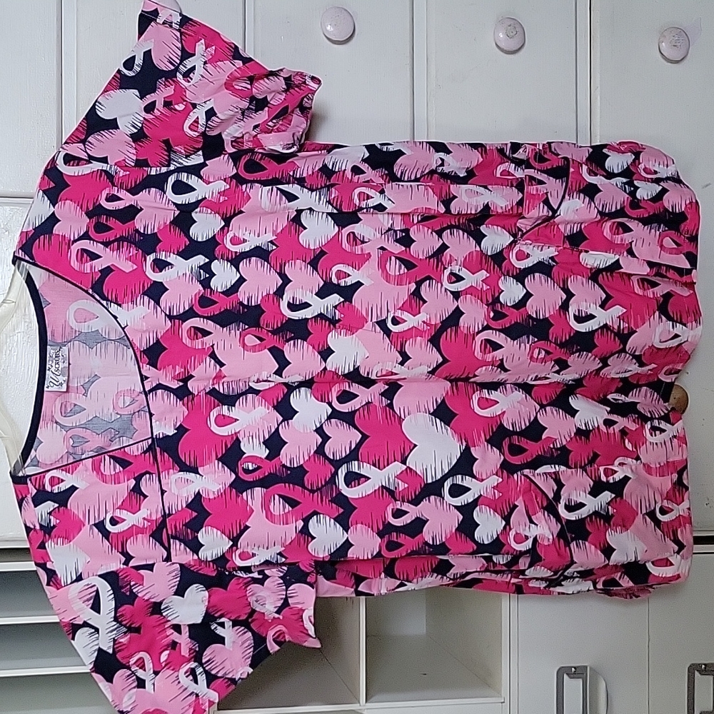 Gently used scrub top 2XL breast cancer awareness with hearts pink/navy